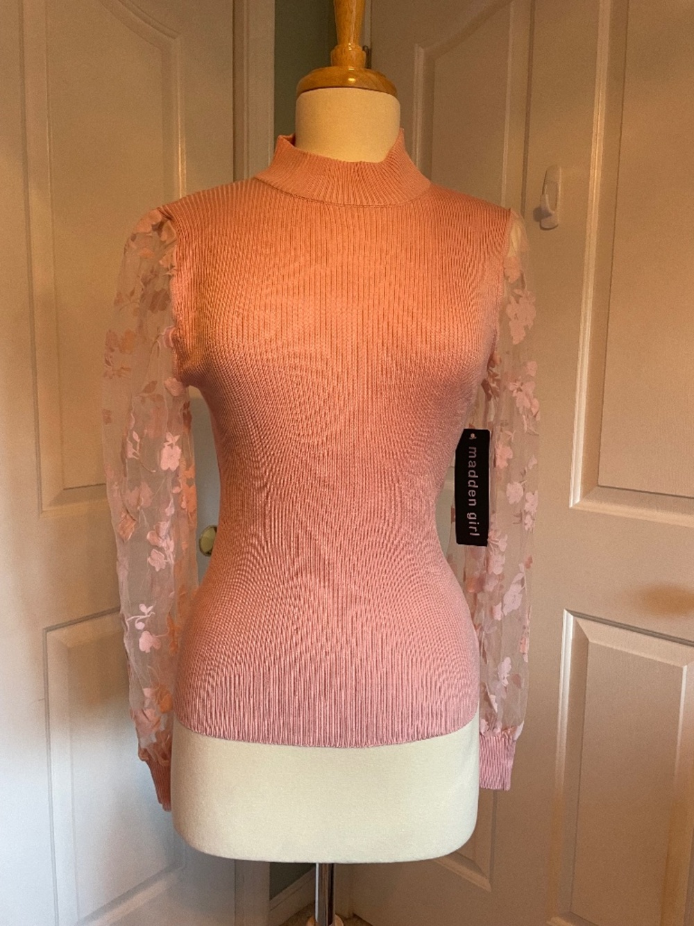 NWT Madden Girl Mock-Neck Mesh Floral Flocked-Sleeve Top - Large
